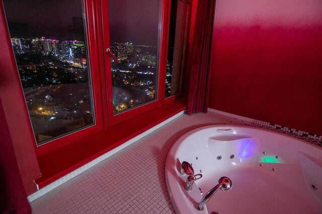 Апартаменты Odessa arkadiya 4 room and Jacuzzi Lux Одесса-9